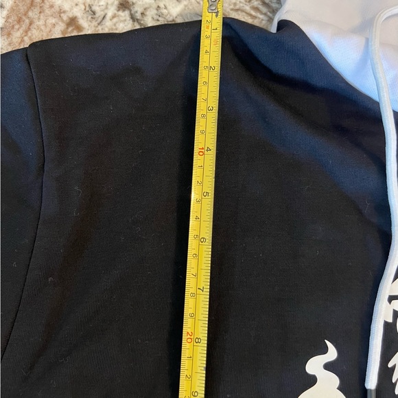 New Monmoe Anime Hoodie Size XL Mens Unisex Black White Fall Winter Sweatshirt - Picture 2 of 9